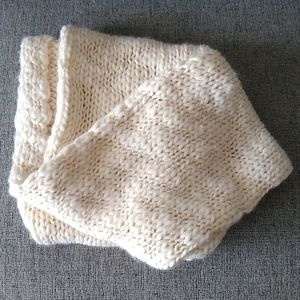 Abercrombie & Fitch Chunky Ivory Winter Infinity Scarf